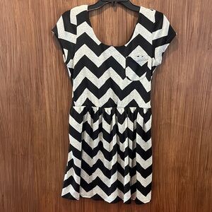 dELiA*s Black and Gray Chevron Print Dress